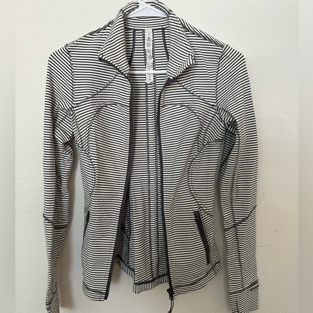 Lululemon define jacket size 2